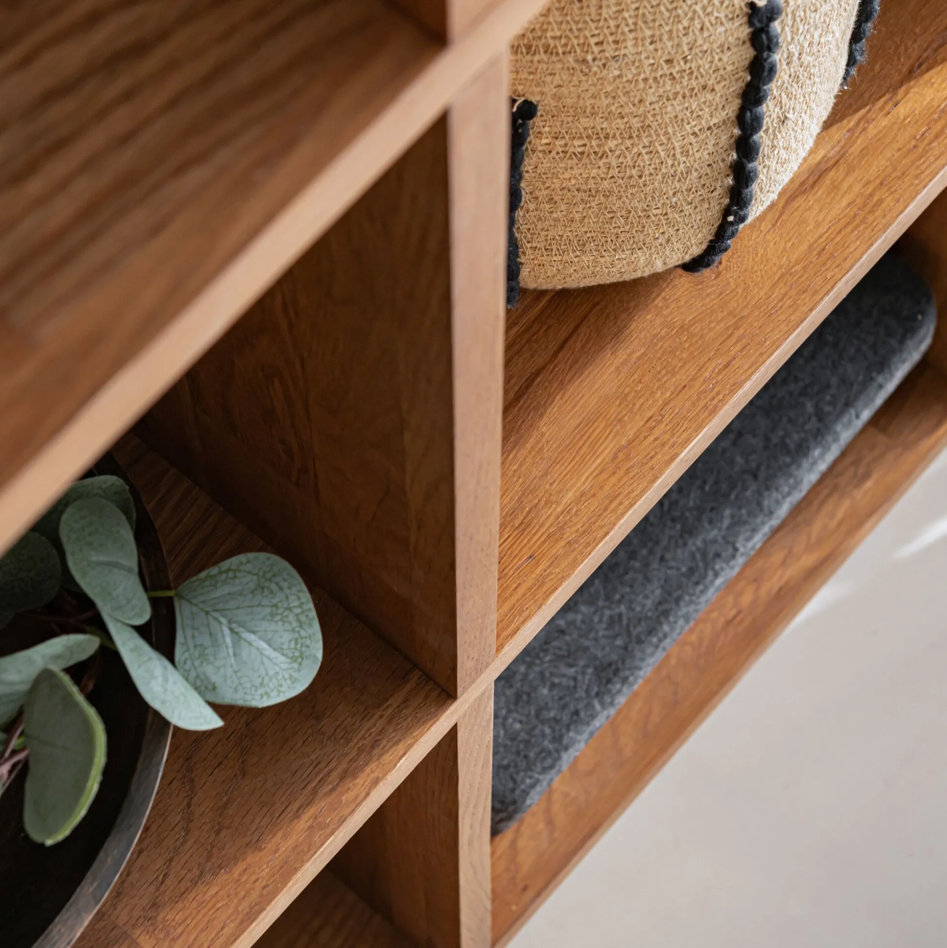 Étagère 10 niches en chêne massif - bois foncé