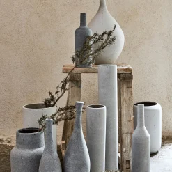 Vase bouteille en polystone effet béton H24cm - gris clair