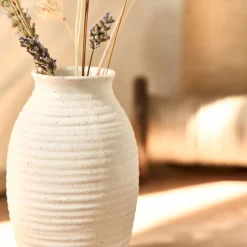 Vase classique en grès strié H12,5cm - blanc